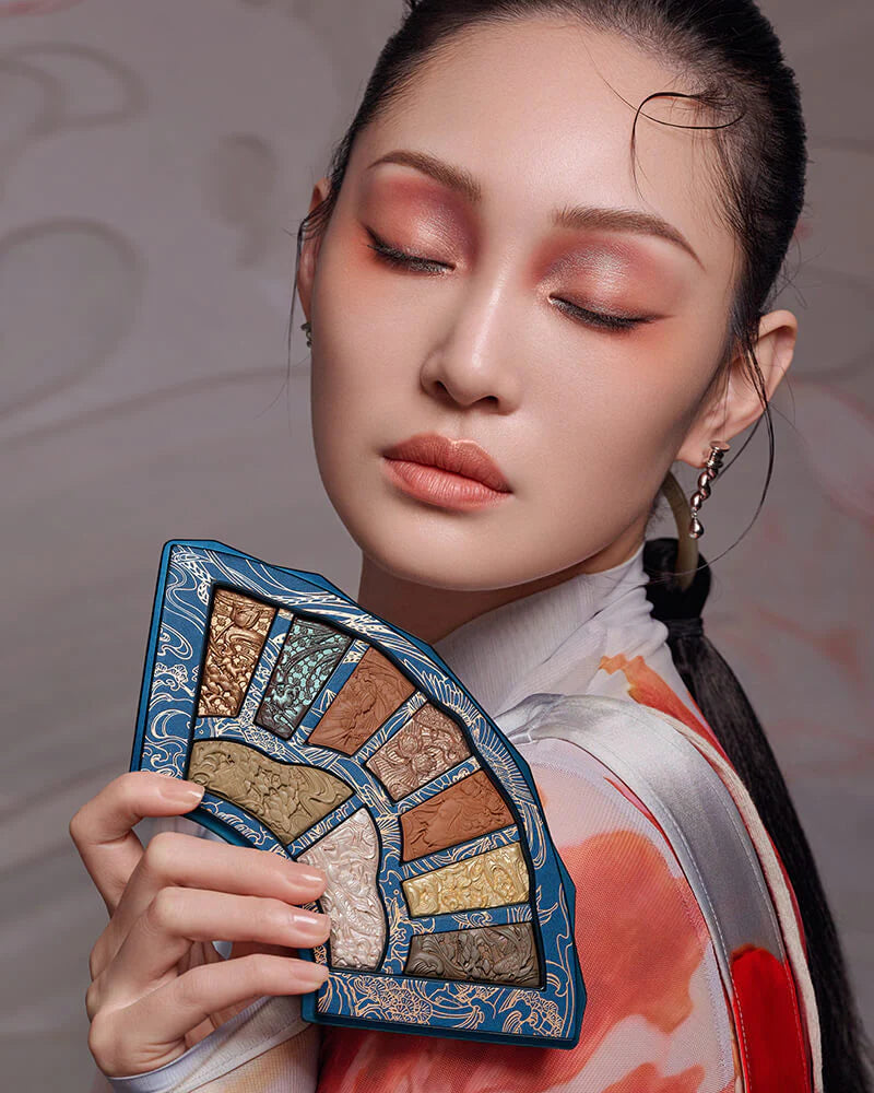 The First Sight Carved Fan Makeup Palette